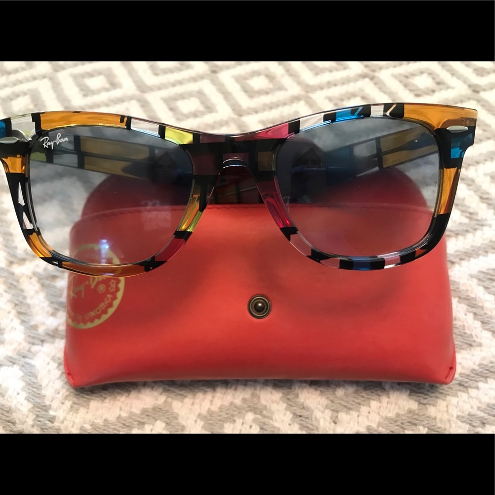 Ray Ban wayfarer sunglasses!